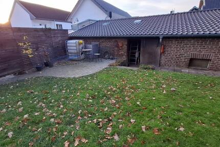 Einfamilienhaus mit geschlossenem Innenhof in HS zu vermieten 4 zimmer