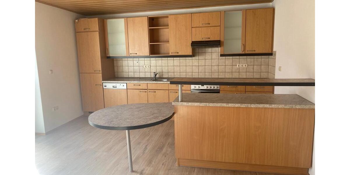 Etagenwohnung Pressath - 3 Zimmer, 105 m&sup2;, 850&euro; | Angebot:24294733