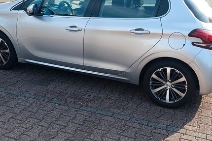Peugeot 208 53.000 km 7.300 &euro; Pforzheim 75172