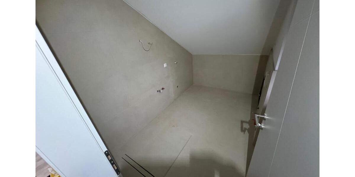 Moderen Dachgeschosswohnung mit Penthouse-Charakter 2 zimmer