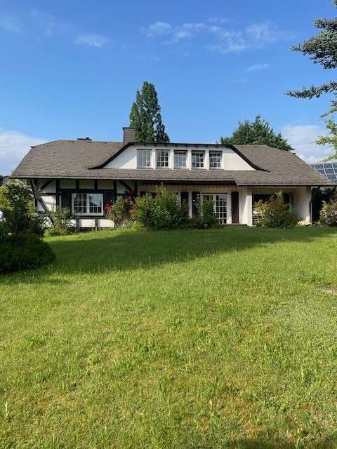 Haus zum Mieten in Dreieich 4.000 € 230 m²