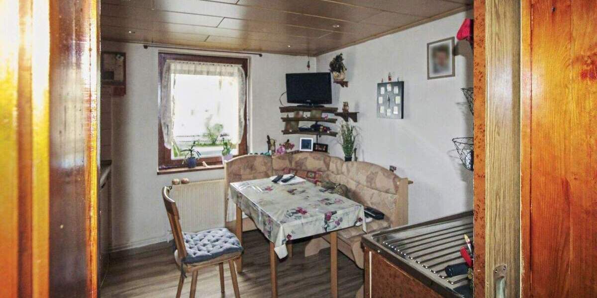 Bezugsfreie Doppelhaushälfte mit Einliegerwohnung in ruhiger Feldrandlage 4 zimmer