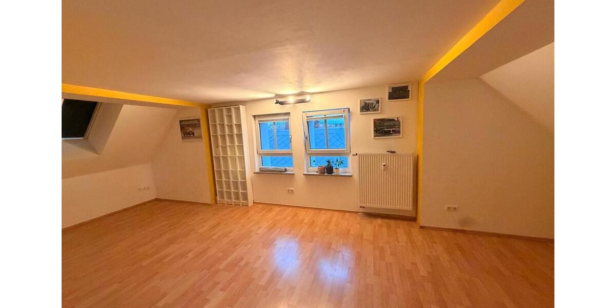 Dachgeschoßwohnung Tirschenreuth - 2 Zimmer, 65 m&sup2;, 490&euro; | Angebot:25366161