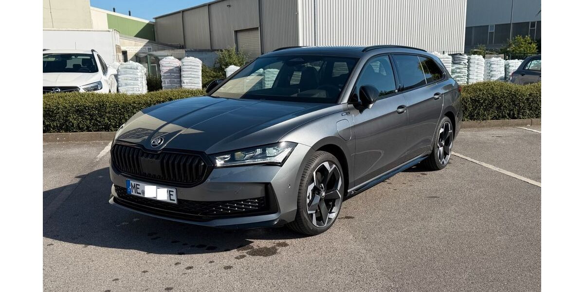 Skoda Superb 4.800 km 49.000 &euro; Langenfeld 40764