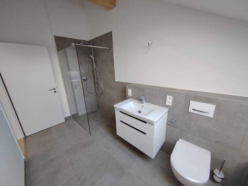 NEUBAU 3 Z. DG Eigentumswohnung mit Tiefgarage und Aufzug ! 3 zimmer