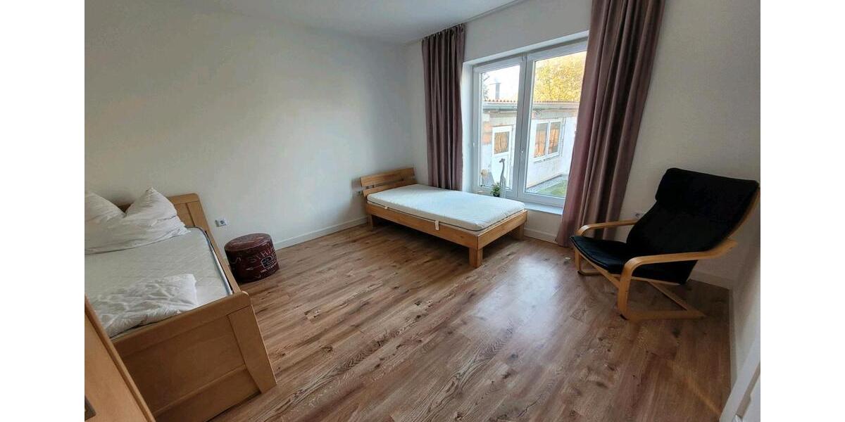 Wohnheinheit im Haus... WG, Familien und Handwerker 4 zimmer