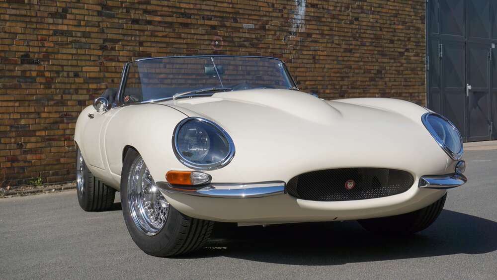 Jaguar E-Type 33.621 km 277.950 &euro; Krefeld 47805