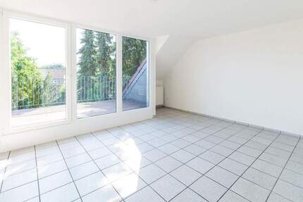 Provisionsfrei und bezugsfertig: Sonnige, gepflegte 3 Zi. DG-Whg. mit großer Dachterrasse 3 zimmer