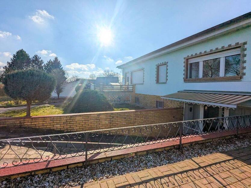 Einfamilienhaus + Nebenhaus | Werkstatt Lager Praxis Büro FeWo | Parkplätze | Solarthermie!
