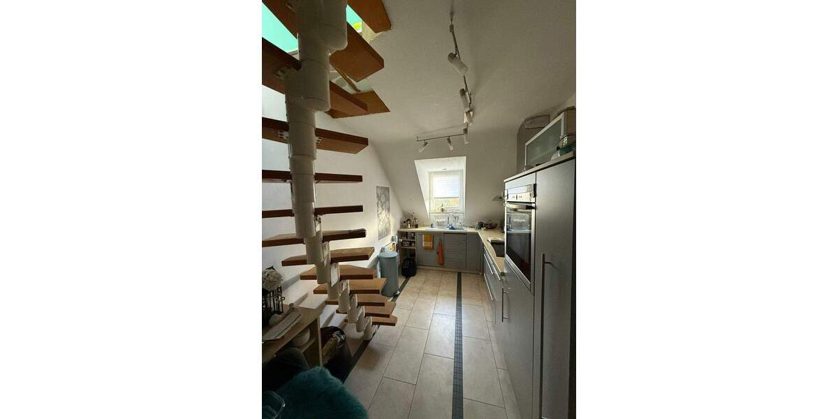 Helle 3-Zimmer-Dachgeschosswohnung mit Hobbyraum auf separater Etage 3 zimmer