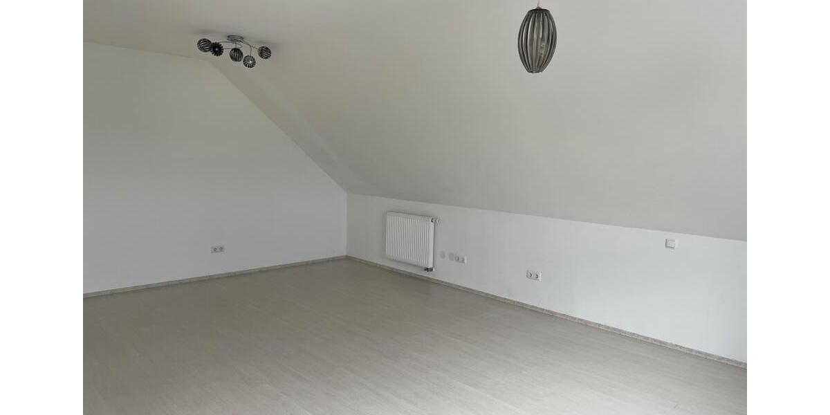 Dachgeschoßwohnung Heiligenstadt in Oberfranken - 3 Zimmer, 91 m&sup2;, 870&euro; | Angebot:26538661