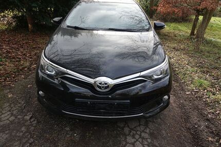 Toyota Auris 45.736 km 9.995 &euro; Aachen 52070