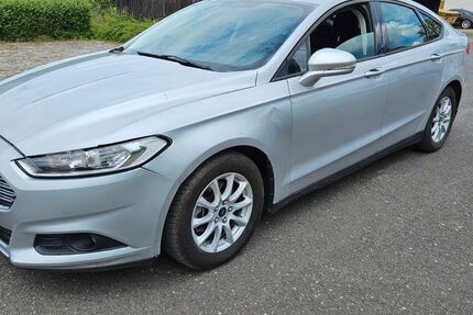Ford Mondeo 194.843 km 7.497 € Guben 03172