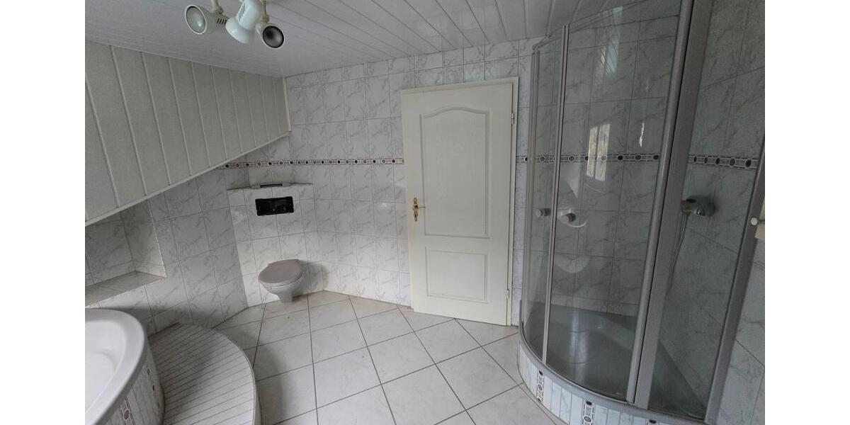 Etagenwohnung Saarbrücken Brebach-Fechingen - 5 Zimmer, 155 m&sup2;, 240.000&euro; | Angebot:26111977