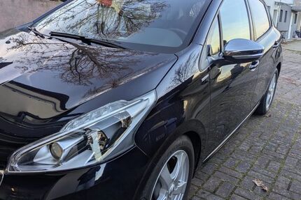 Peugeot 208 80.500 km 6.700 &euro; Lauda 97922