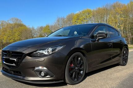 Mazda 3 121.500 km 11.000 &euro; Stade 21684