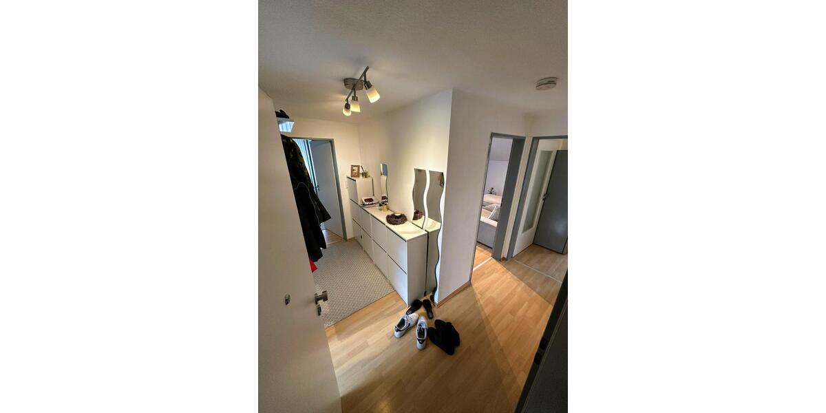 Helle 3 Zi. DG Wohnung mit Dachterrasse in ruhiger Lage 3 zimmer