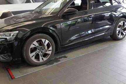 Audi e-tron 52.263 km 33.950 &euro; Hamburg 22047