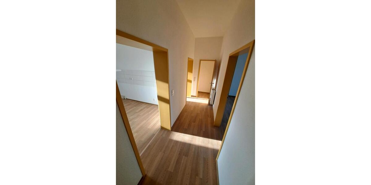 Hochparterre Wettin-Löbejün Löbejün - 2 Zimmer, 74 m&sup2;, 570&euro; | Angebot:26631567