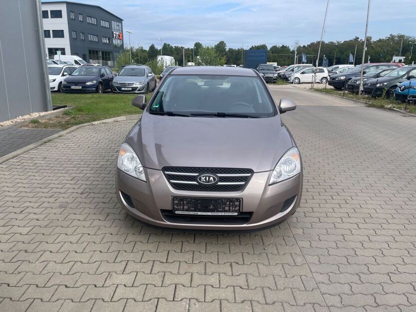Kia ceed / Ceed 119.400 km 3.800 € Leipzig 04209