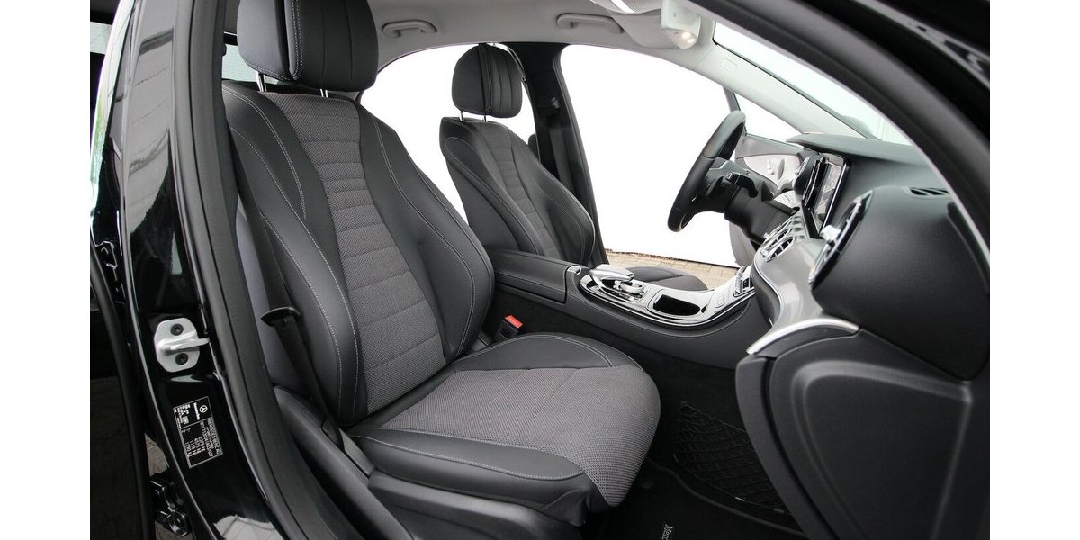 Mercedes-Benz E 220 d Avantgarde NAVI+LED+KAMERA+STANDHEIZUNG 36.458 km 38.500 &euro; Hagenow 19230