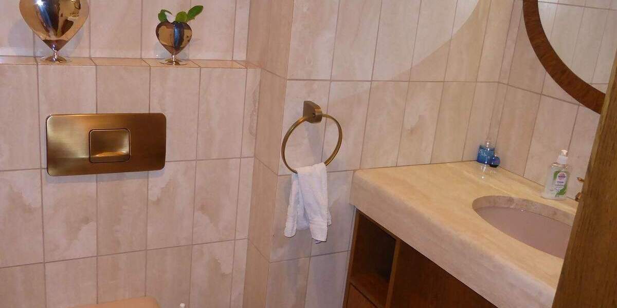 Großzügig Wohnung in bester Lage, komplett möbliert mit Tiefgarage und Aufzug! 3 zimmer