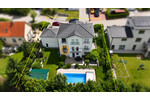 Walmdachhaus mit Einliegerwohnung, Doppelgarage, Bj. 2020, Salzwasserpool mit Gegenstromanlage - Einfamilienhaus Geisenhausen Geisenhausen | Angebot:26914490