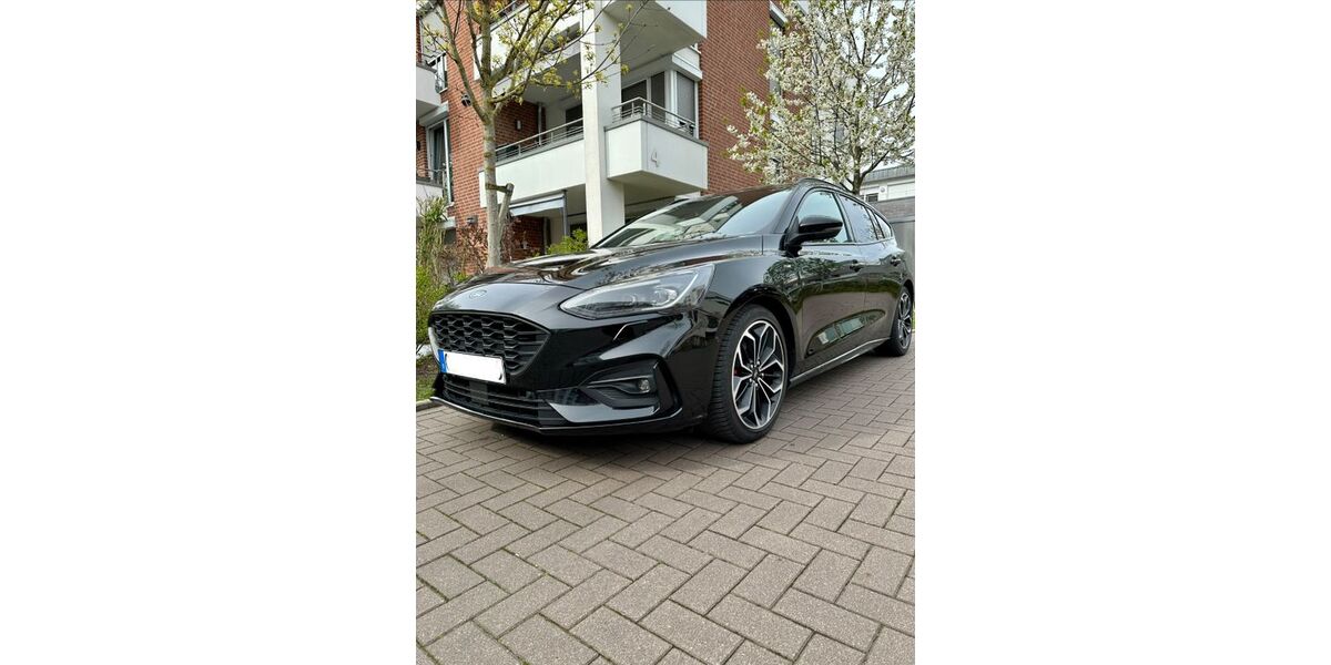 Ford Focus 90.000 km 17.499 &euro; Oldenburg 26125