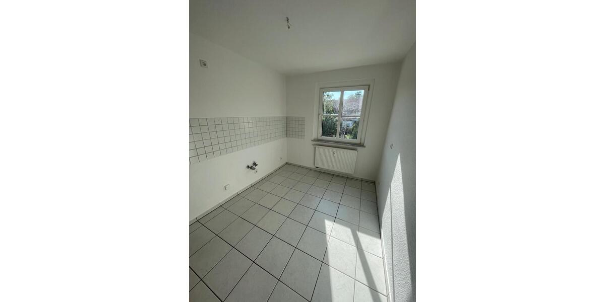 Etagenwohnung Leuna - 2.5 Zimmer, 63 m&sup2;, 581&euro; | Angebot:25988887