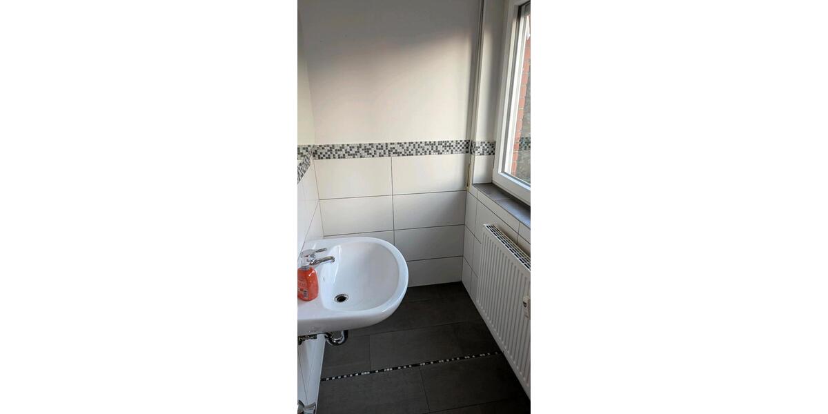 Erdgeschoßwohnung Halle - 4 Zimmer, 120 m&sup2;, 1.310&euro; | Angebot:26315861