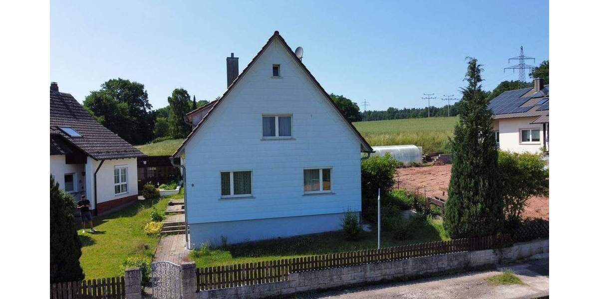 Wohnhaus in ruhiger Ortsrandlage von Sulzbach-Rosenberg zimmer