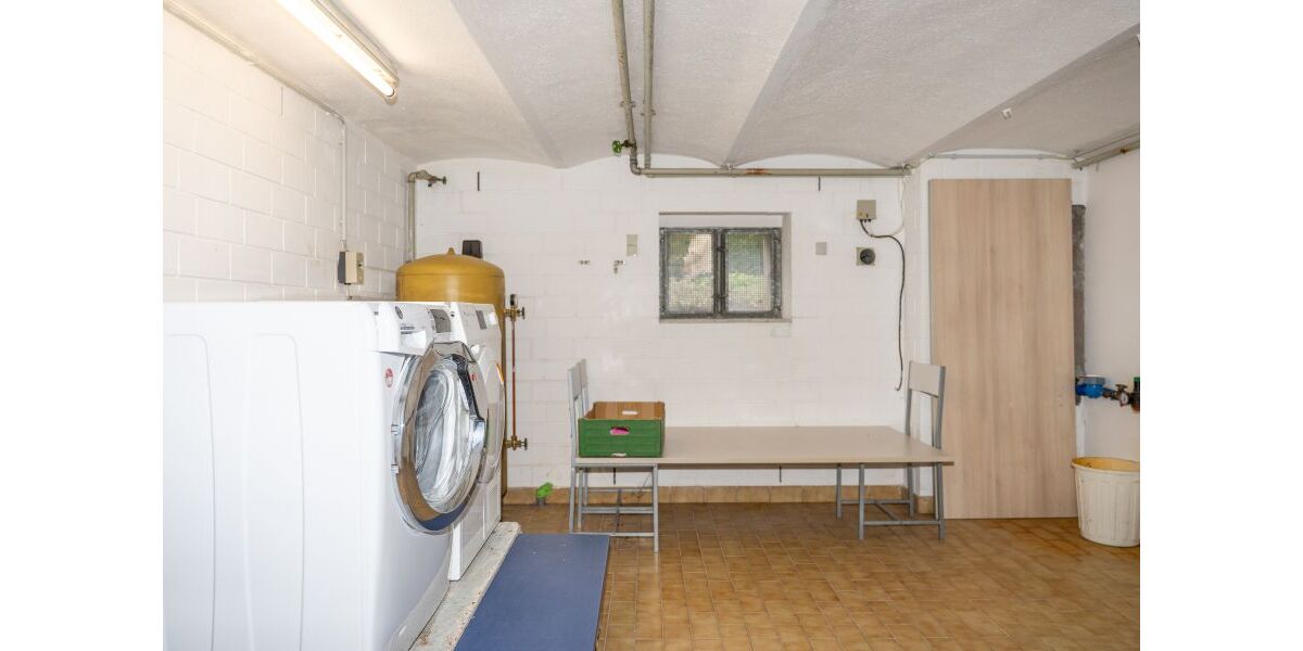Provisionsfrei* Geräumiges, zentralgelegenes 6-Zimmer Einfamilienhaus mit Gewerbeeinheit in Eilshausen - Einfamilienhaus Hiddenhausen | Angebot:26689390