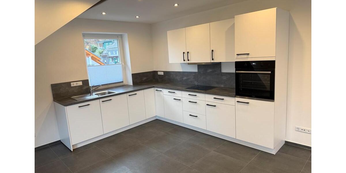 Dachgeschoßwohnung Siegen - 4 Zimmer, 103 m&sup2;, 1.200&euro; | Angebot:25402751