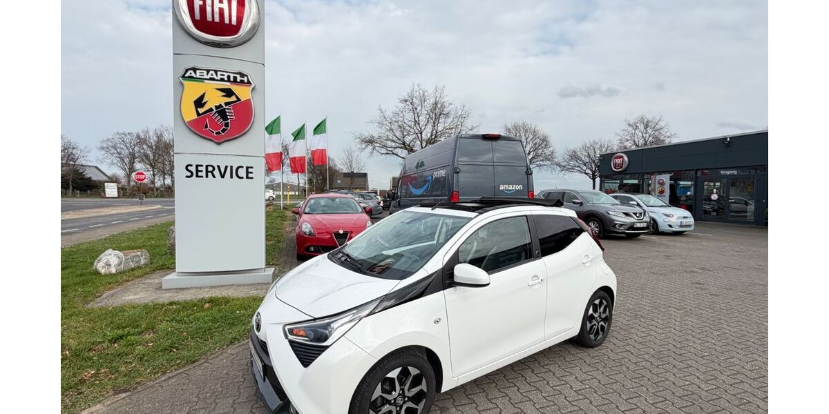 Toyota Aygo (X) 39.200 km 12.123 &euro; Grevenbroich 41515