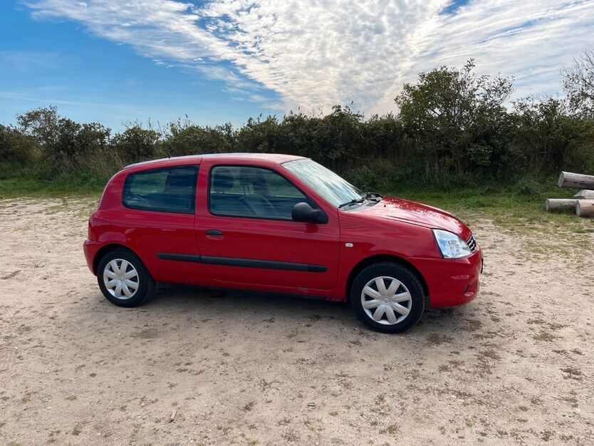 Renault Clio 152.000 km 1.800 € Schlichting 25779