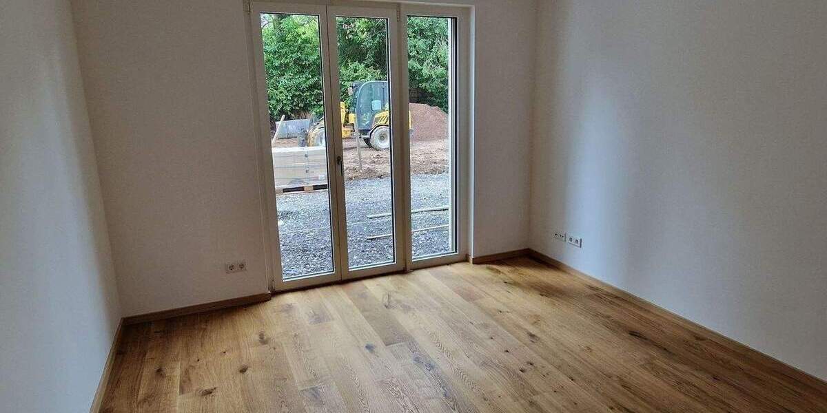 In Uni- Nähe, ansprechend und barrierefrei, 4 - Zi.- Wohnung mit großer Terrasse und TG- Stellplatz 4 zimmer