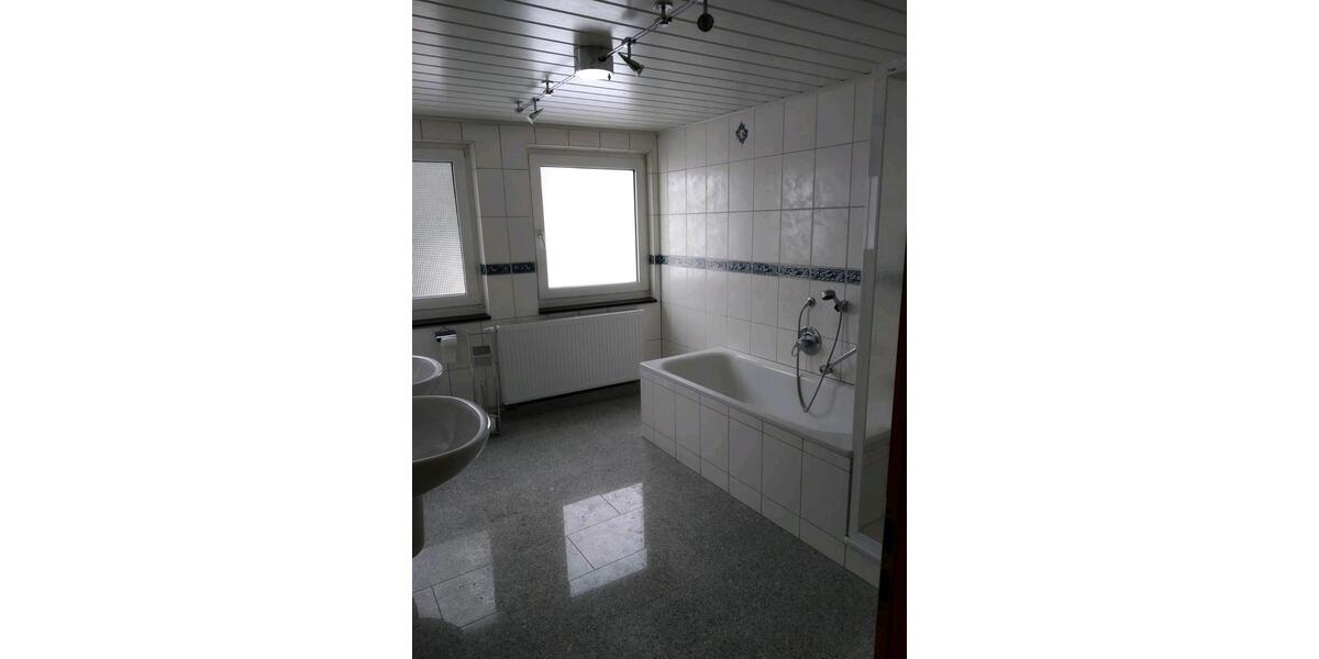 Doppelhaushälfte Selb - 7 Zimmer, 160 m&sup2;, 1.050&euro; | Angebot:26417758