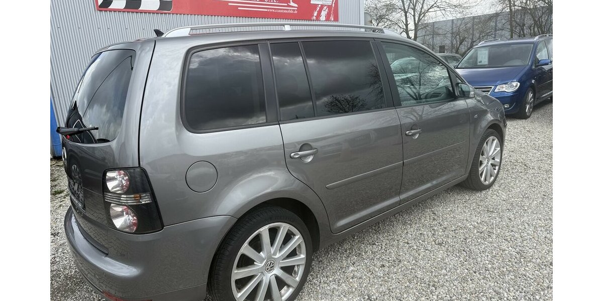 VW Touran 2.0 TDI DSG R-Line Edition Xenon Navi 223.500 km 7.500 &euro; Altdorf 84032