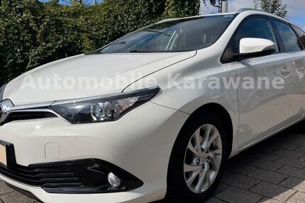 Toyota Auris 153.000 km 8.900 € Bremen 28215