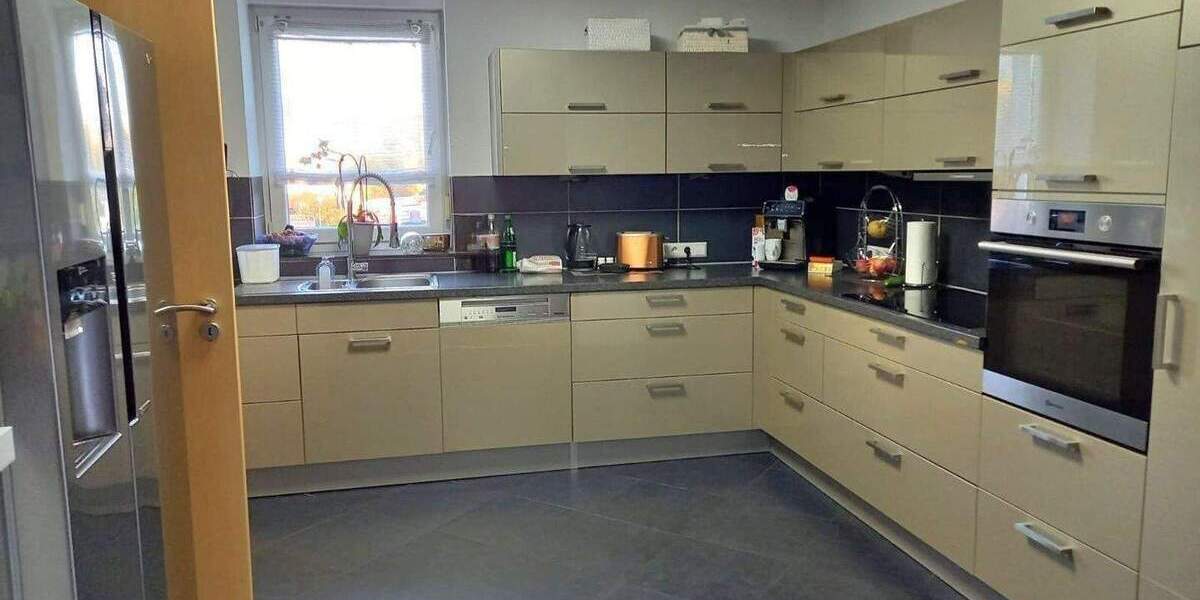 Wohnhaus in Top Zustand (kernsaniert + renoviert) mit Balkon, Terrasse, Garten und Garage (+ bei Ausbau DG ca.40 m² Wfl) in Rodalben-Waldrandlage 4 zimmer