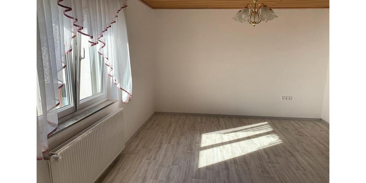 Etagenwohnung Bruck in der Oberpfalz - 4.5 Zimmer, 100 m&sup2;, 800&euro; | Angebot:26368922