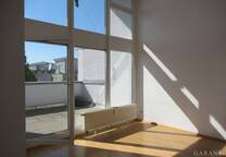 Schönes 2 Zimmer-Appartment mit hohen Decken und großer Fensterfront!