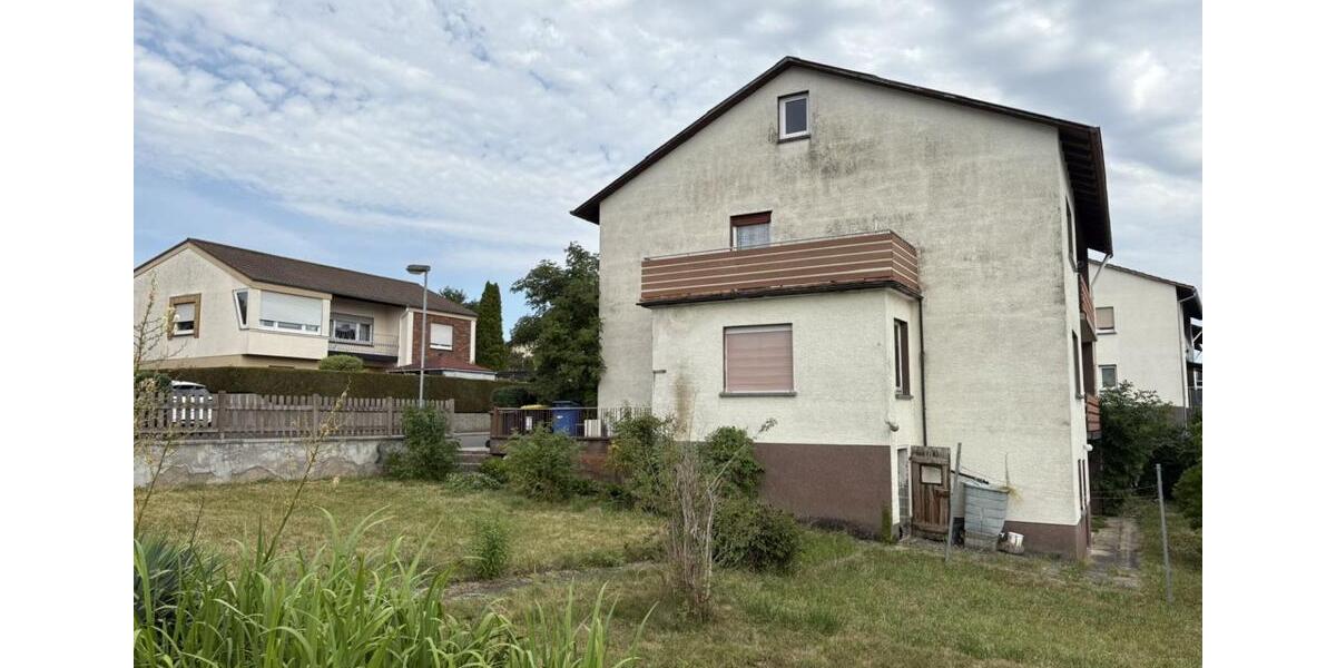 Großes Zweifamilienhaus mit Garten in Alten-Buseck 7.5 zimmer