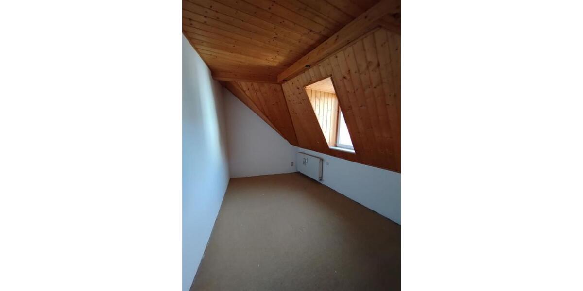 Etagenwohnung Reichenbach im Vogtland - 3 Zimmer, 103 m&sup2;, 399&euro; | Angebot:26176769