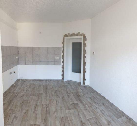 Idividuell Wohnen mit Einbauküch im Altbau Charme mit Balkon 3 zimmer