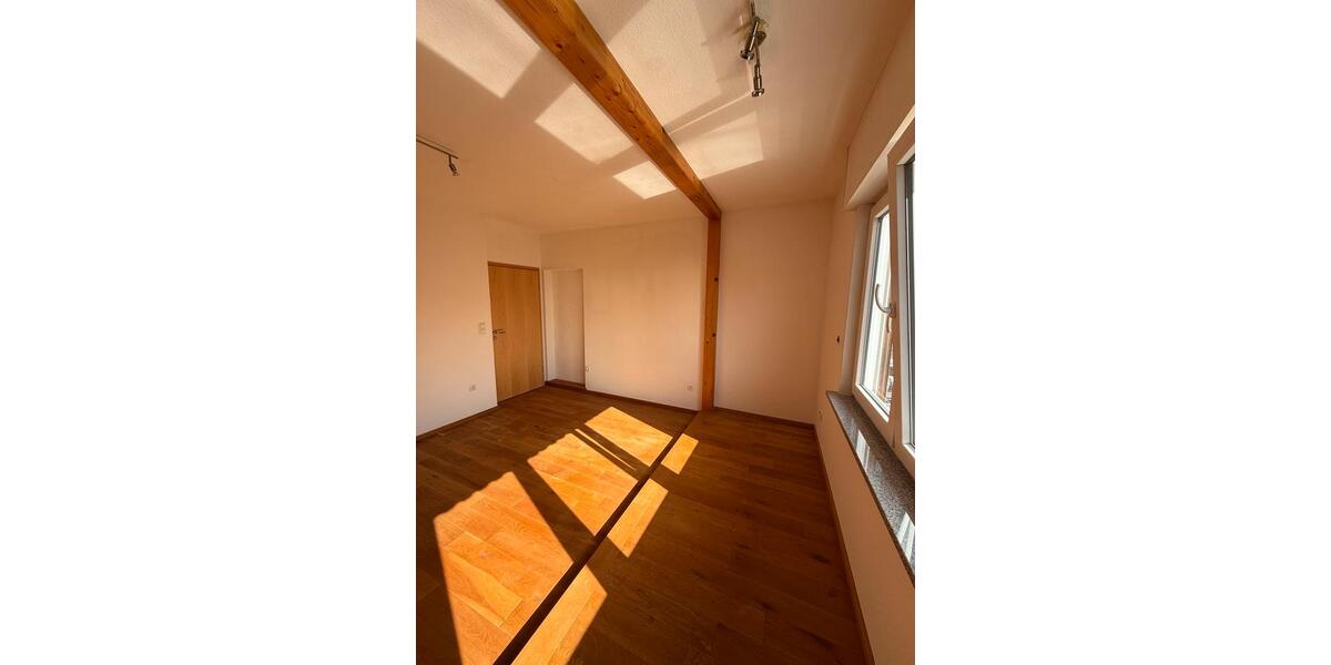 Etagenwohnung Hatzenbühl - 4 Zimmer, 125 m&sup2;, 1.100&euro; | Angebot:25415292