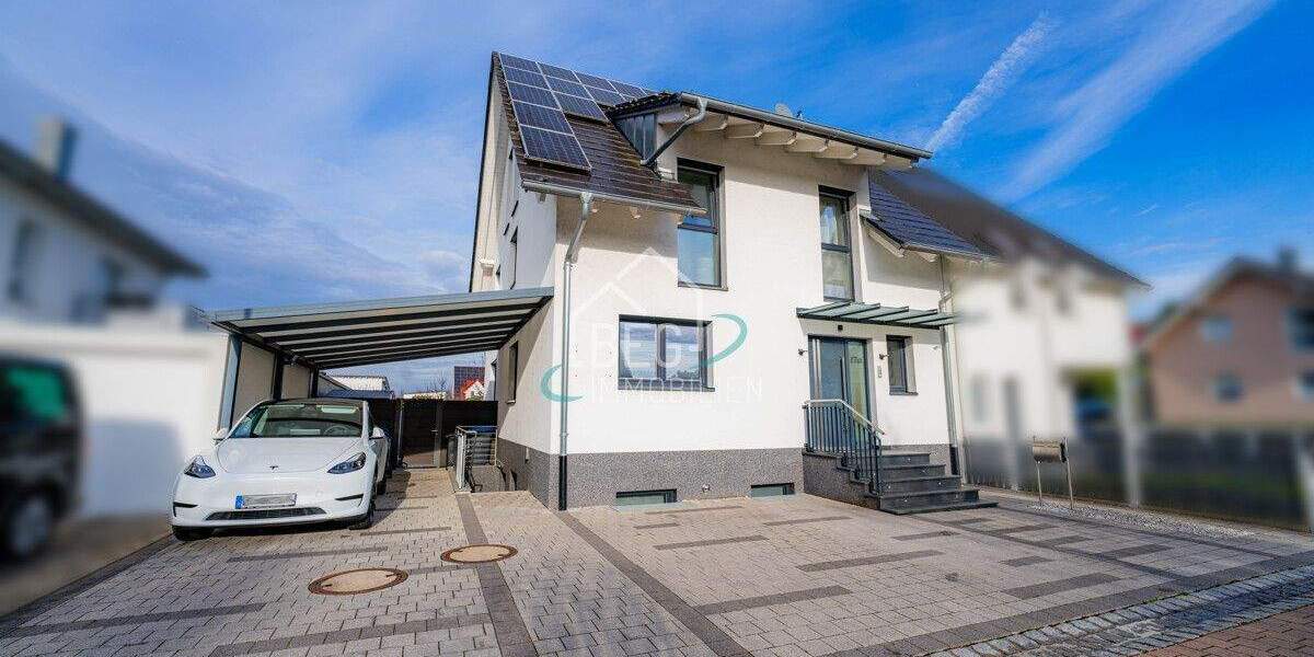 Familienfreundliche Doppelhaushälfte mit Pool und FeWo-Einliegerwohnung 9 zimmer