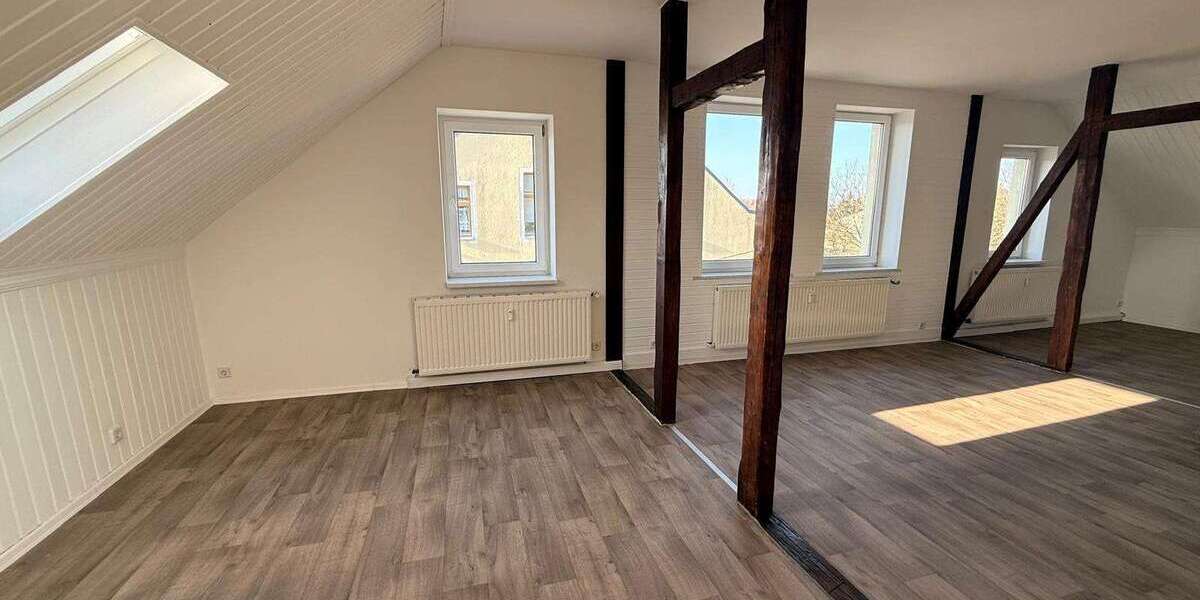 Etagenwohnung Oelsnitz Oelsnitz - 3 Zimmer, 88 m&sup2;, 484&euro; | Angebot:25372085