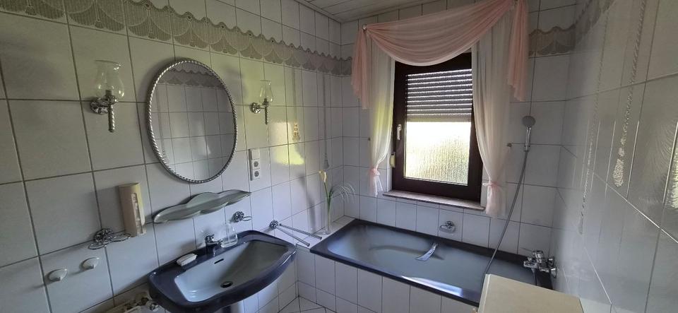 Einfamilienhaus Hünfeld - 9 Zimmer, 152 m&sup2;, 260.000&euro; | Angebot:26863308