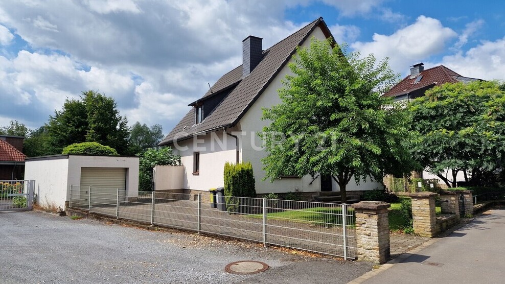 Ein- bis Zweifamilienhaus wartet auf neue Eigentümer